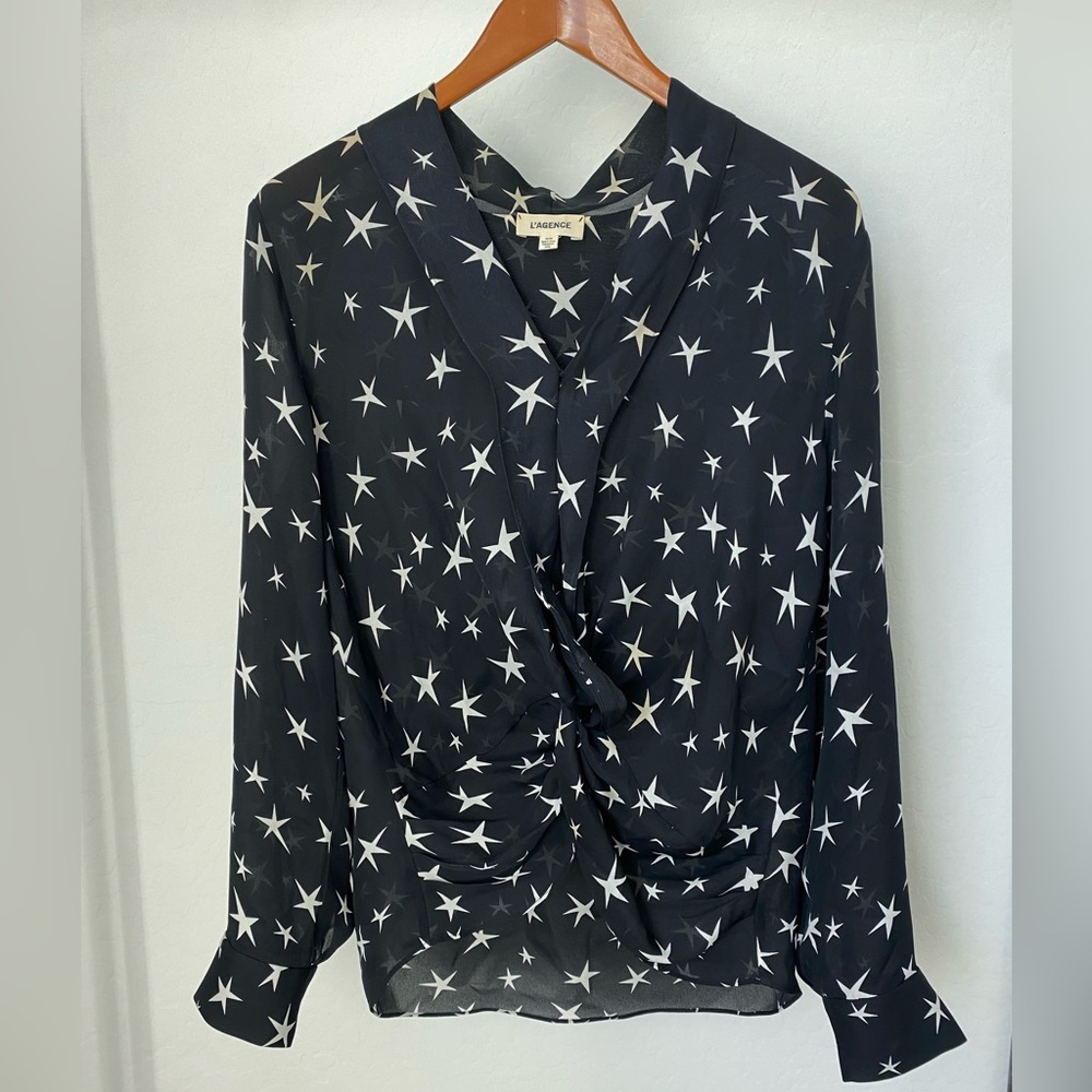 L’Agence button star top